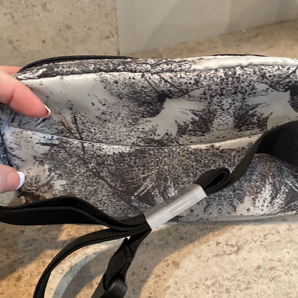 Levi’s Hip Sack/Crossbody Bag - Picture 7 of 9